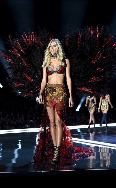 2017 Victorias Secret Fashion Show, Devon Windsor
